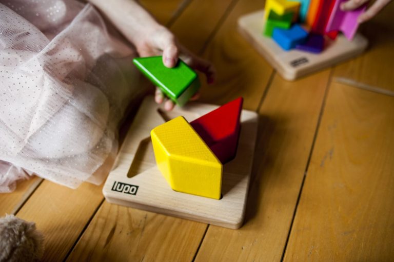 Zabawki z drewna Lobito