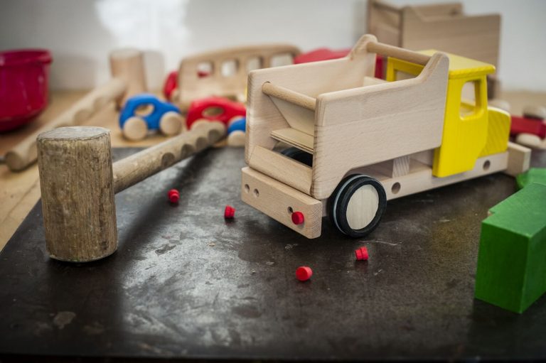 Zabawki z drewna Lobito